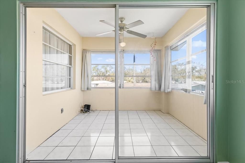 For Sale: $145,000 (2 beds, 2 baths, 1000 Square Feet)