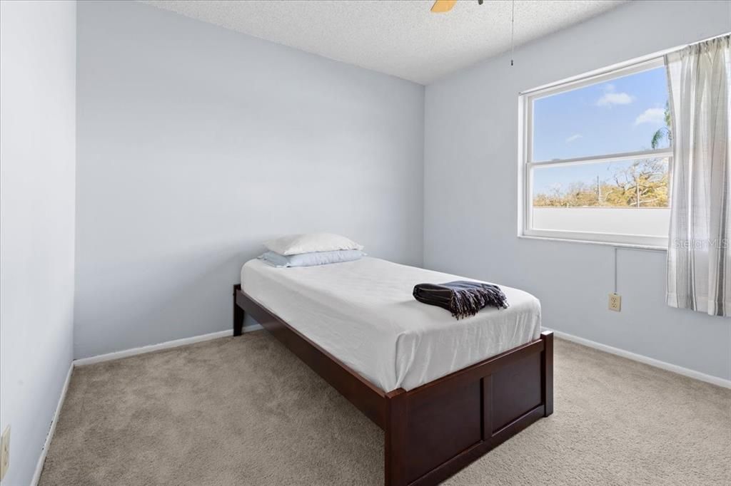 For Sale: $145,000 (2 beds, 2 baths, 1000 Square Feet)