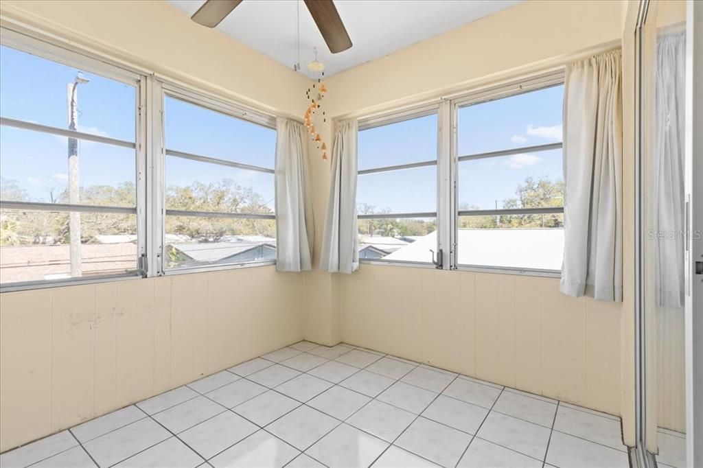 For Sale: $145,000 (2 beds, 2 baths, 1000 Square Feet)