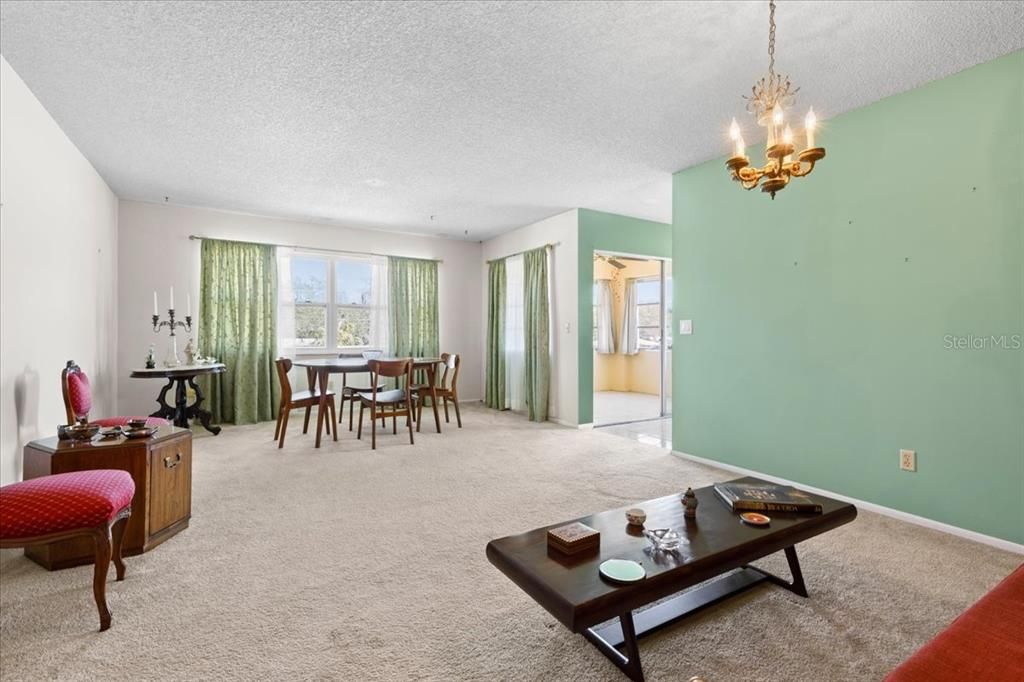 For Sale: $145,000 (2 beds, 2 baths, 1000 Square Feet)