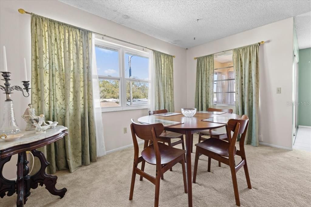 For Sale: $145,000 (2 beds, 2 baths, 1000 Square Feet)