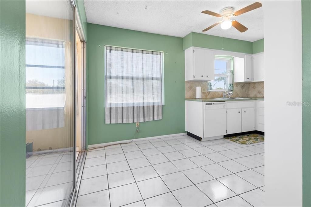 For Sale: $145,000 (2 beds, 2 baths, 1000 Square Feet)