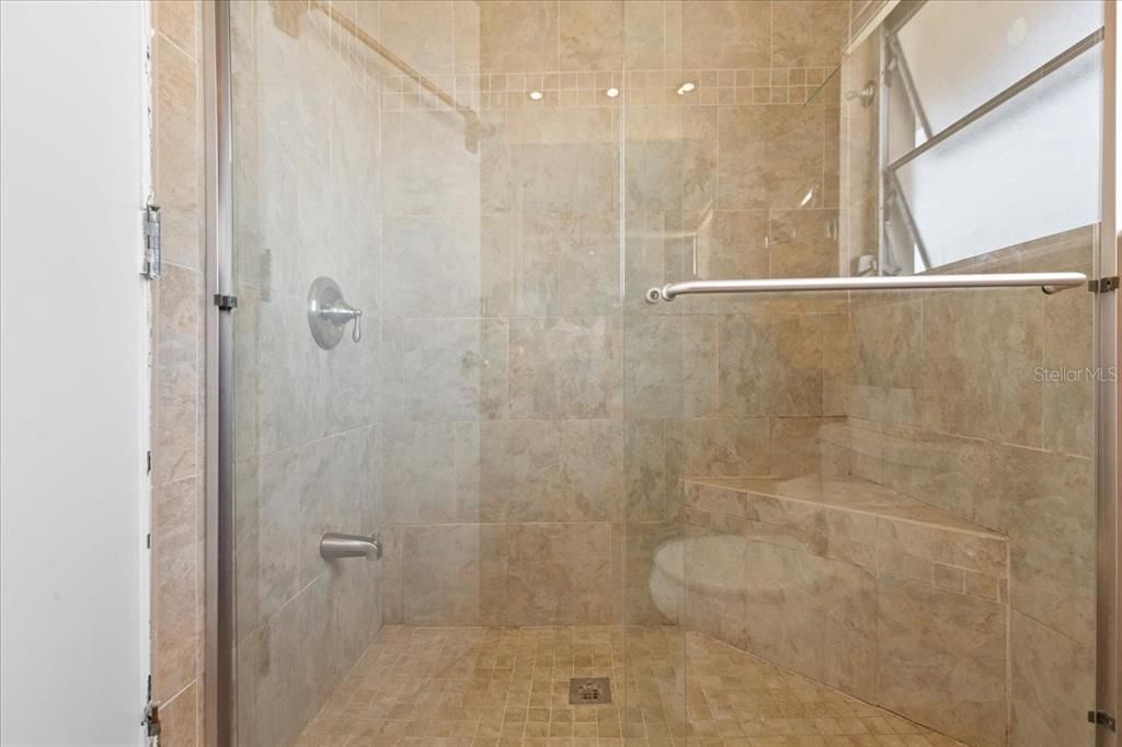 For Sale: $145,000 (2 beds, 2 baths, 1000 Square Feet)