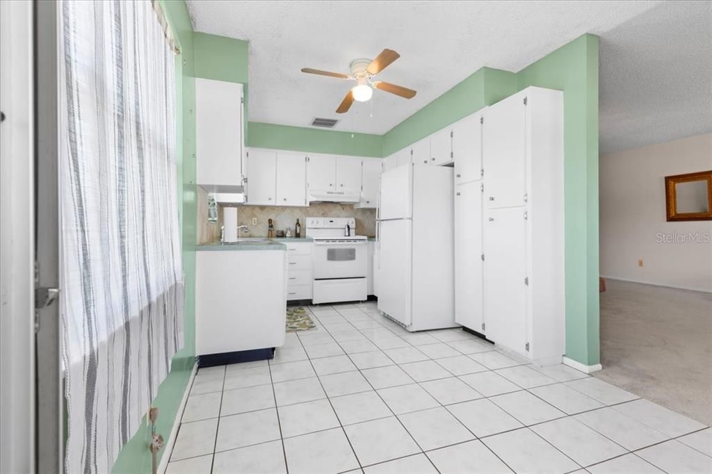 For Sale: $145,000 (2 beds, 2 baths, 1000 Square Feet)