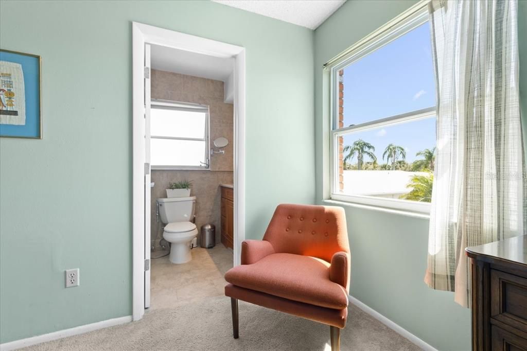 For Sale: $145,000 (2 beds, 2 baths, 1000 Square Feet)