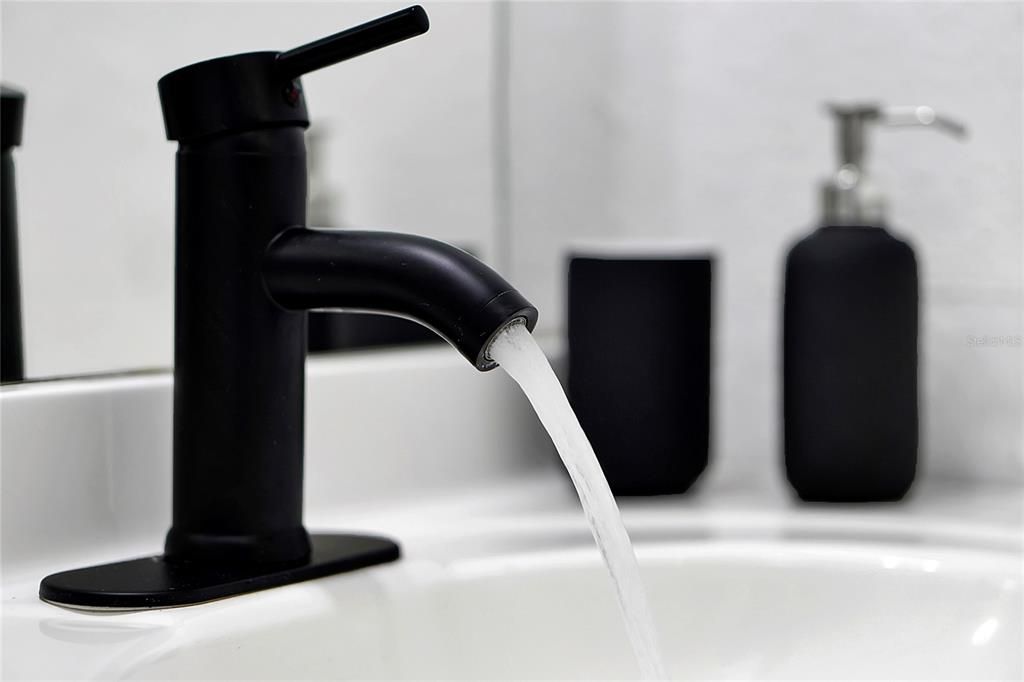 На продажу: $290,000 (2 спален, 2 ванн, 583 Квадратных фут)