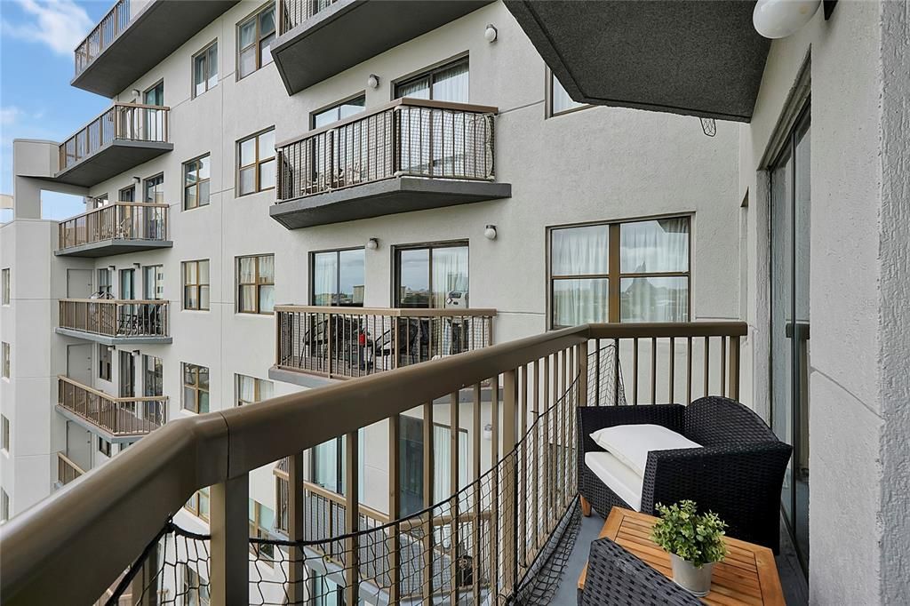 На продажу: $290,000 (2 спален, 2 ванн, 583 Квадратных фут)