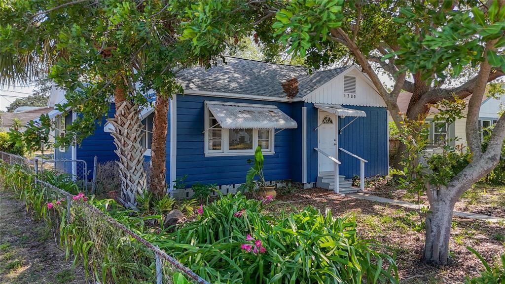 Recently Sold: $299,000 (2 beds, 1 baths, 800 Square Feet)