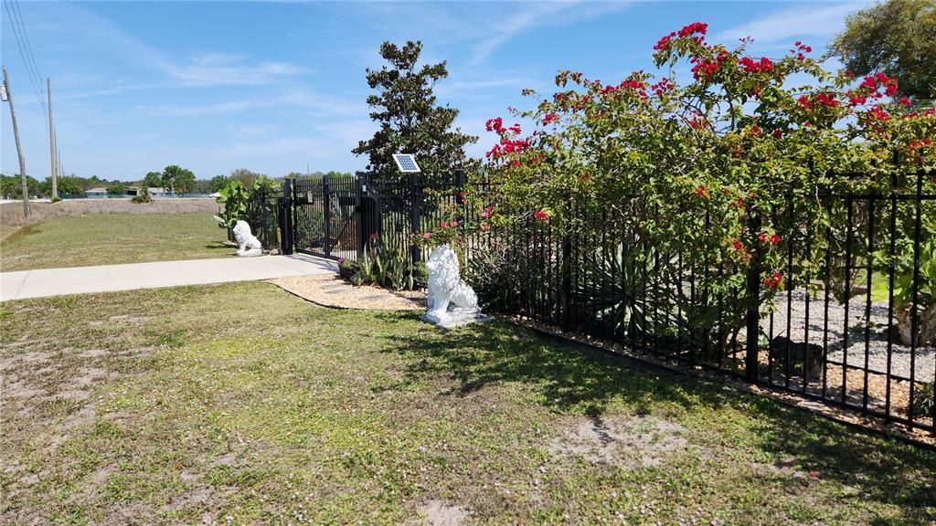 En Venta: $549,900 (3 camas, 2 baños, 2401 Pies cuadrados)