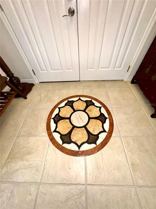 En Venta: $549,900 (3 camas, 2 baños, 2401 Pies cuadrados)