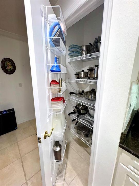 En Venta: $549,900 (3 camas, 2 baños, 2401 Pies cuadrados)