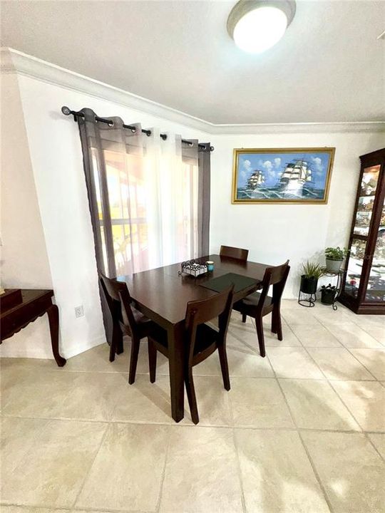En Venta: $549,900 (3 camas, 2 baños, 2401 Pies cuadrados)