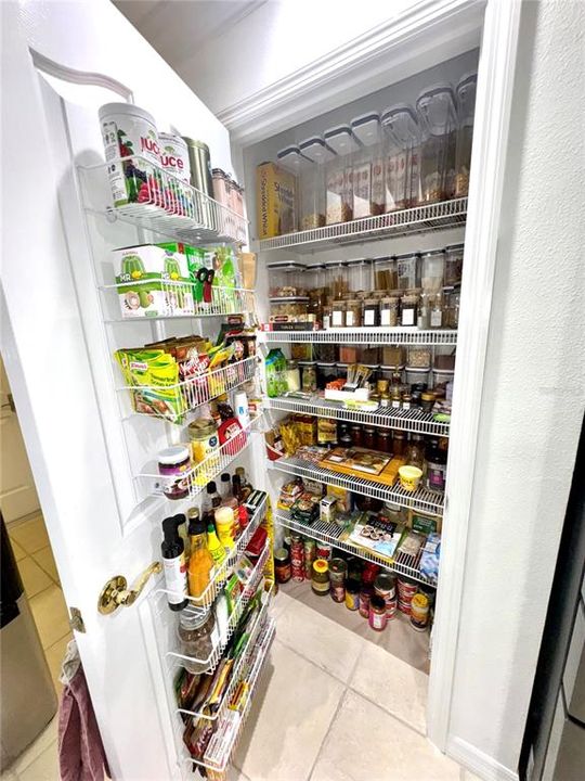 En Venta: $549,900 (3 camas, 2 baños, 2401 Pies cuadrados)