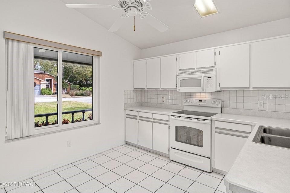 待售: $275,000 (2 贝兹, 2 浴室, 1370 平方英尺)