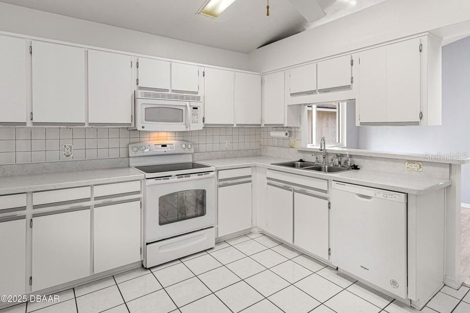 待售: $275,000 (2 贝兹, 2 浴室, 1370 平方英尺)