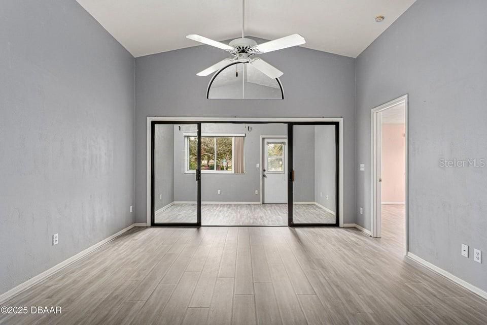 待售: $275,000 (2 贝兹, 2 浴室, 1370 平方英尺)