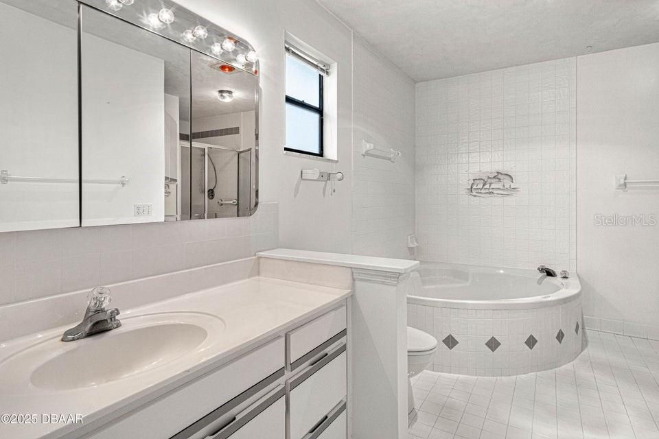 待售: $275,000 (2 贝兹, 2 浴室, 1370 平方英尺)