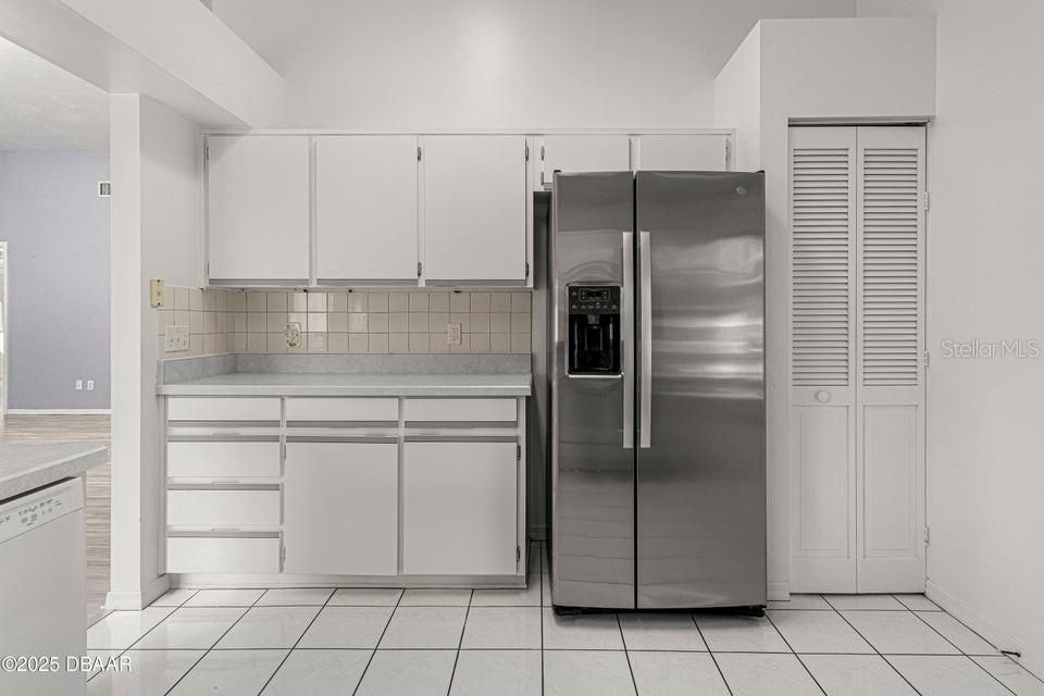 待售: $275,000 (2 贝兹, 2 浴室, 1370 平方英尺)