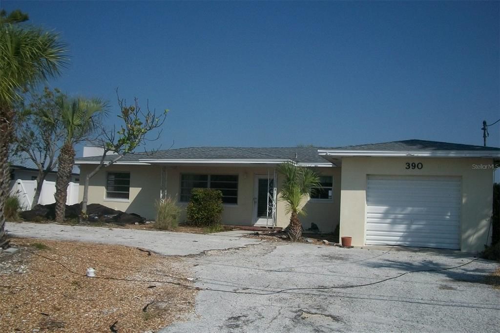 合同活跃: $699,000 (4 贝兹, 3 浴室, 2022 平方英尺)