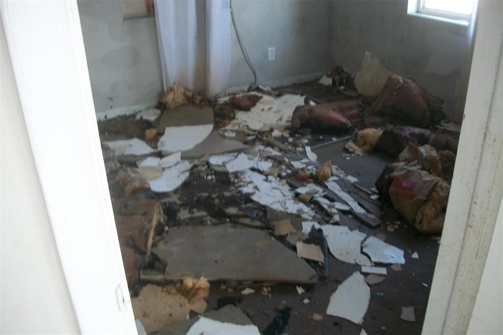 合同活跃: $699,000 (4 贝兹, 3 浴室, 2022 平方英尺)