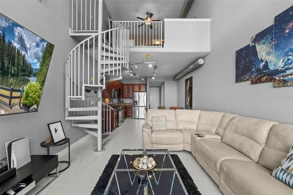 待售: $359,999 (1 贝兹, 1 浴室, 967 平方英尺)