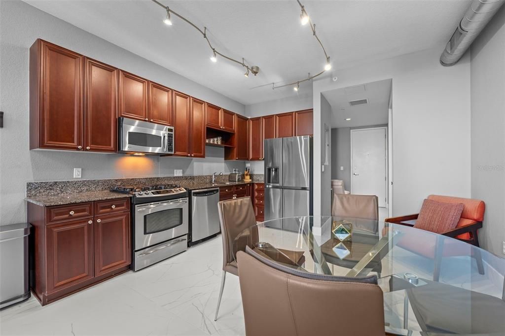 待售: $359,999 (1 贝兹, 1 浴室, 967 平方英尺)