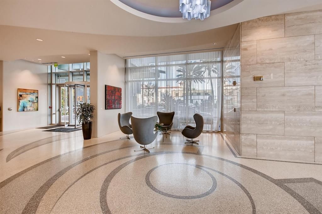 待售: $359,999 (1 贝兹, 1 浴室, 967 平方英尺)