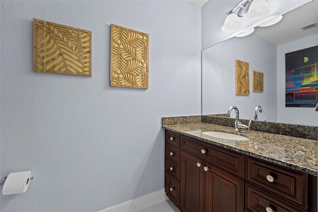 待售: $359,999 (1 贝兹, 1 浴室, 967 平方英尺)