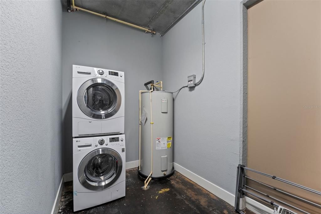 待售: $359,999 (1 贝兹, 1 浴室, 967 平方英尺)