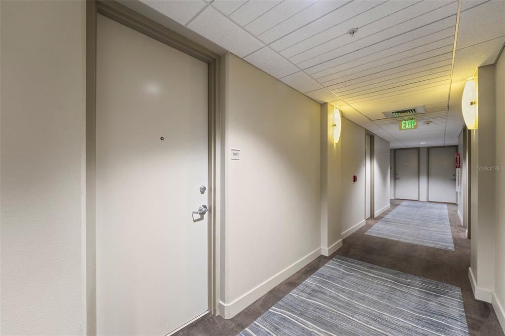 待售: $359,999 (1 贝兹, 1 浴室, 967 平方英尺)