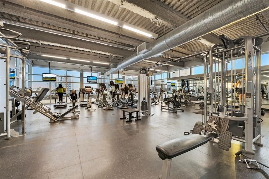 待售: $359,999 (1 贝兹, 1 浴室, 967 平方英尺)