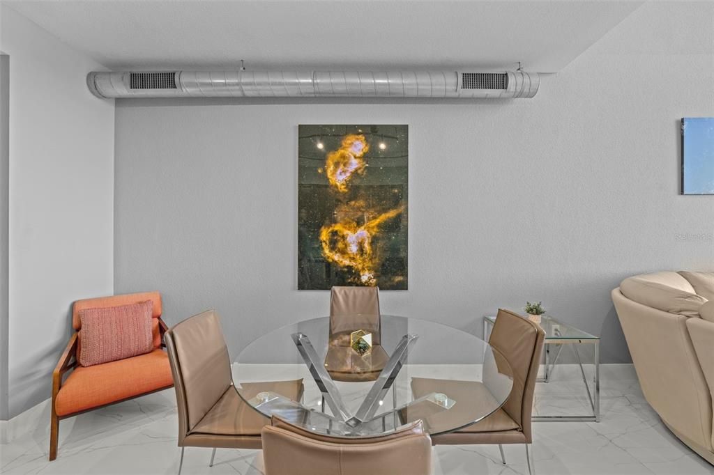 待售: $359,999 (1 贝兹, 1 浴室, 967 平方英尺)