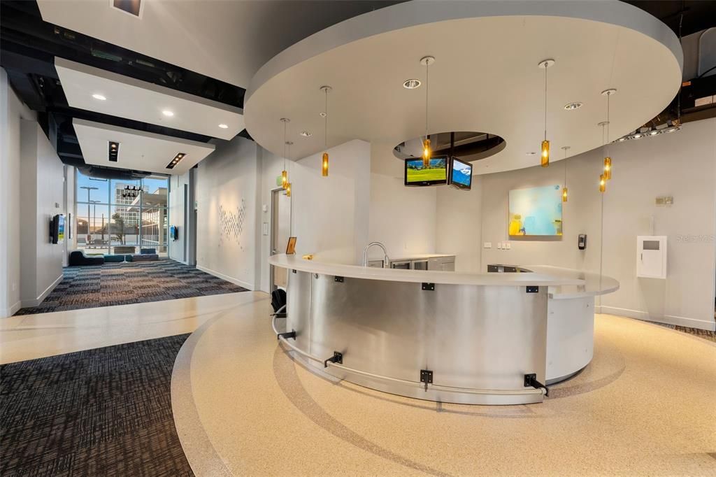 待售: $359,999 (1 贝兹, 1 浴室, 967 平方英尺)