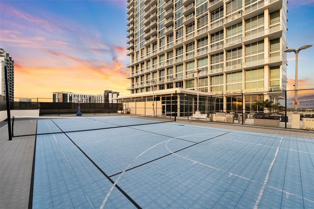 待售: $359,999 (1 贝兹, 1 浴室, 967 平方英尺)