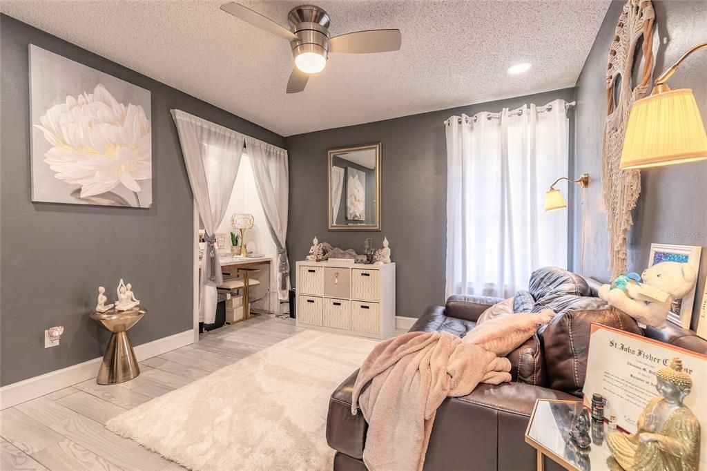 На продажу: $310,000 (3 спален, 2 ванн, 1672 Квадратных фут)