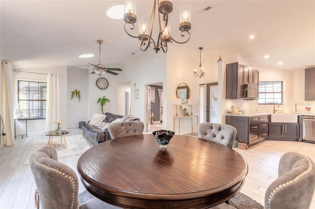 На продажу: $310,000 (3 спален, 2 ванн, 1672 Квадратных фут)