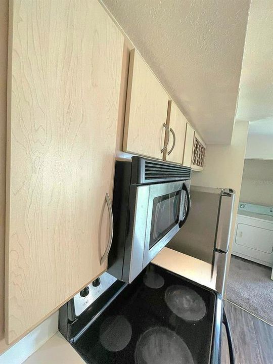 Active With Contract: $149,900 (1 beds, 1 baths, 842 Square Feet)