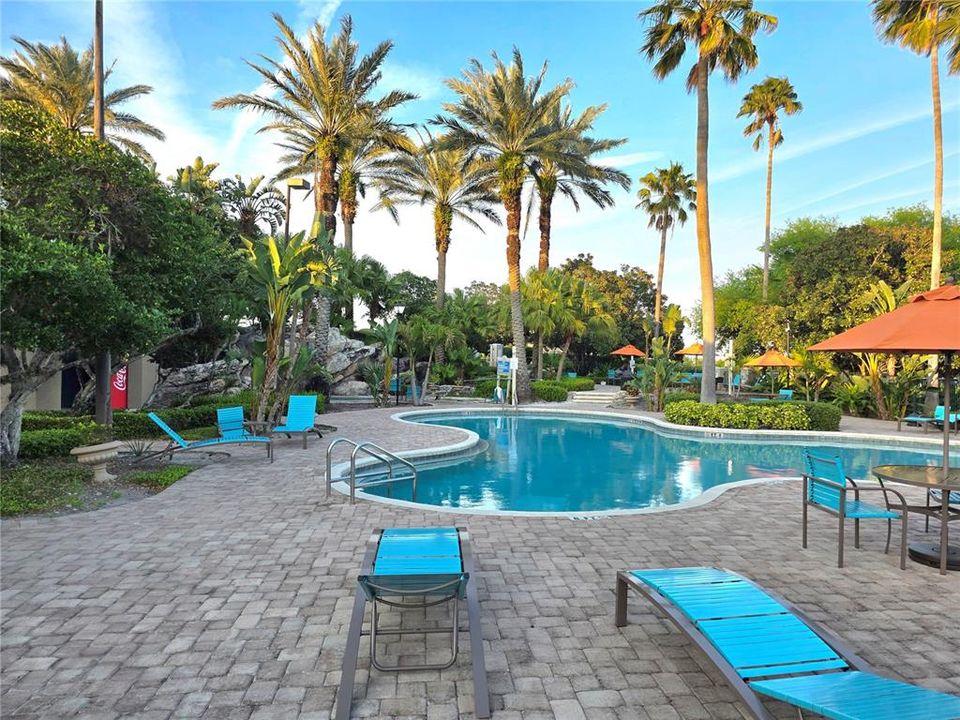 Active With Contract: $149,900 (1 beds, 1 baths, 842 Square Feet)