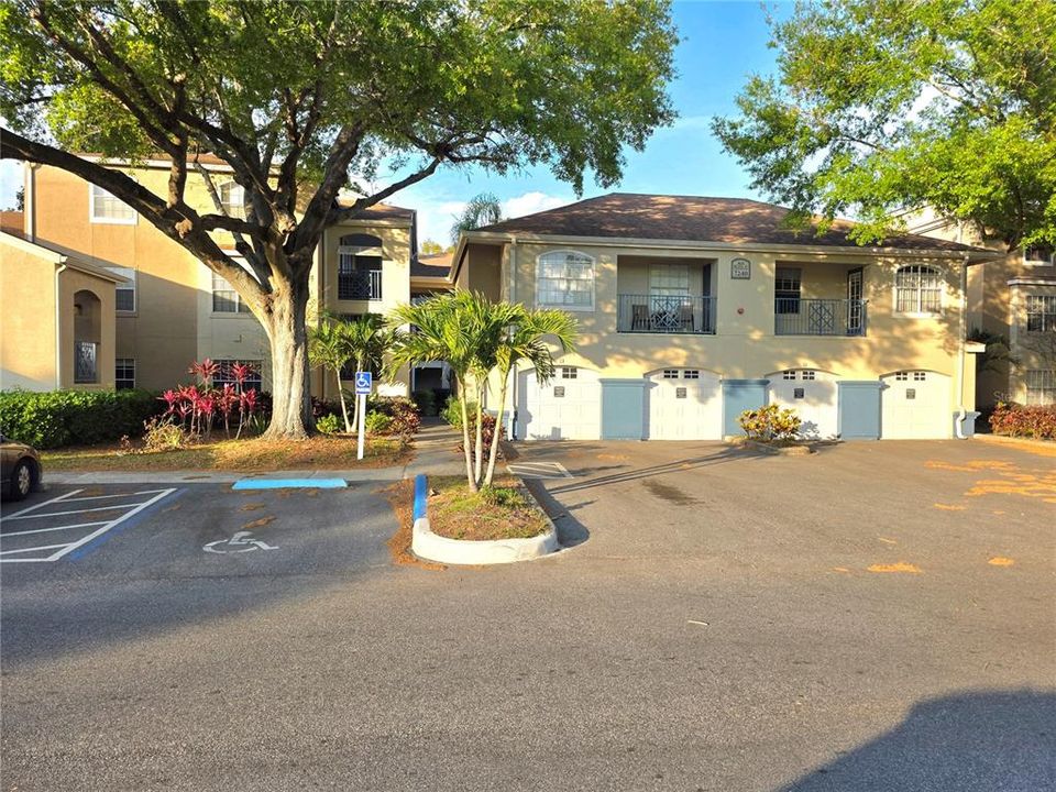 Active With Contract: $149,900 (1 beds, 1 baths, 842 Square Feet)