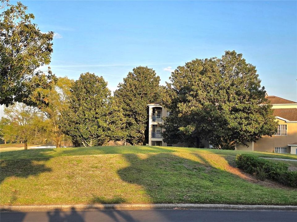 Active With Contract: $149,900 (1 beds, 1 baths, 842 Square Feet)