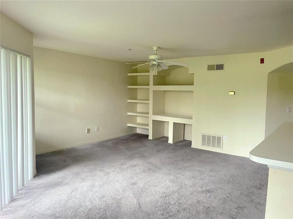 Active With Contract: $149,900 (1 beds, 1 baths, 842 Square Feet)