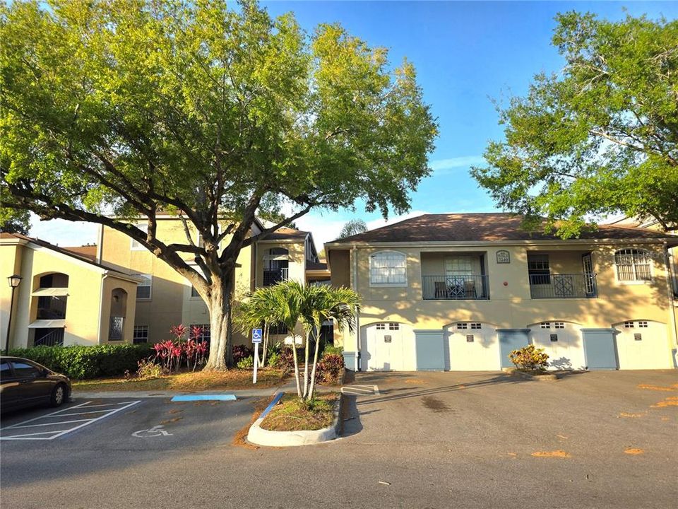 Active With Contract: $149,900 (1 beds, 1 baths, 842 Square Feet)