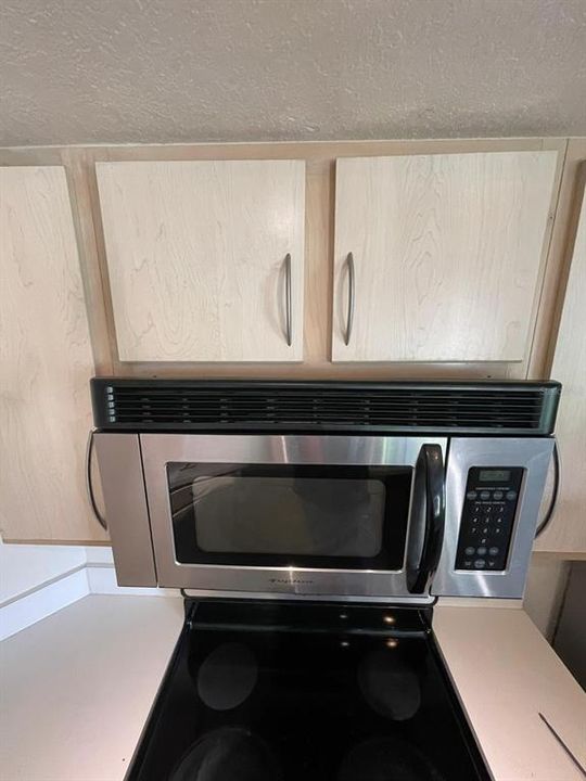 Active With Contract: $149,900 (1 beds, 1 baths, 842 Square Feet)