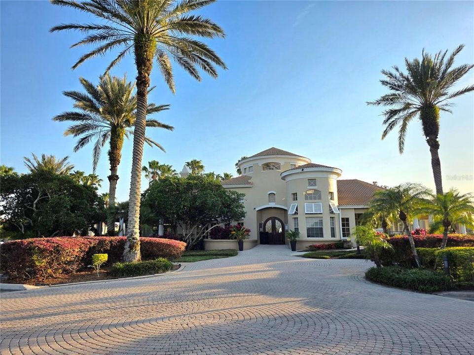 Active With Contract: $149,900 (1 beds, 1 baths, 842 Square Feet)