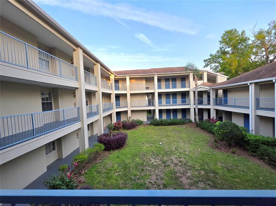 Active With Contract: $149,900 (1 beds, 1 baths, 842 Square Feet)
