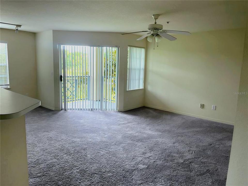 Active With Contract: $149,900 (1 beds, 1 baths, 842 Square Feet)
