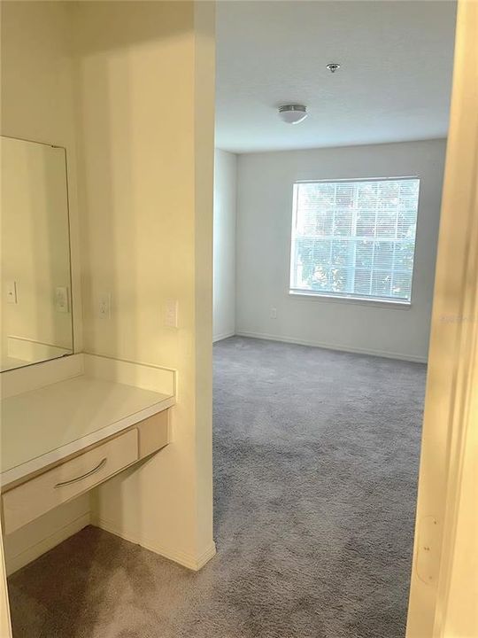 Active With Contract: $149,900 (1 beds, 1 baths, 842 Square Feet)