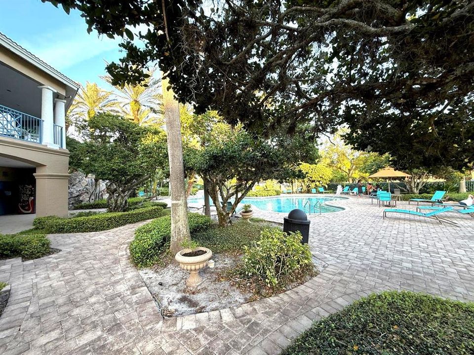 Active With Contract: $149,900 (1 beds, 1 baths, 842 Square Feet)