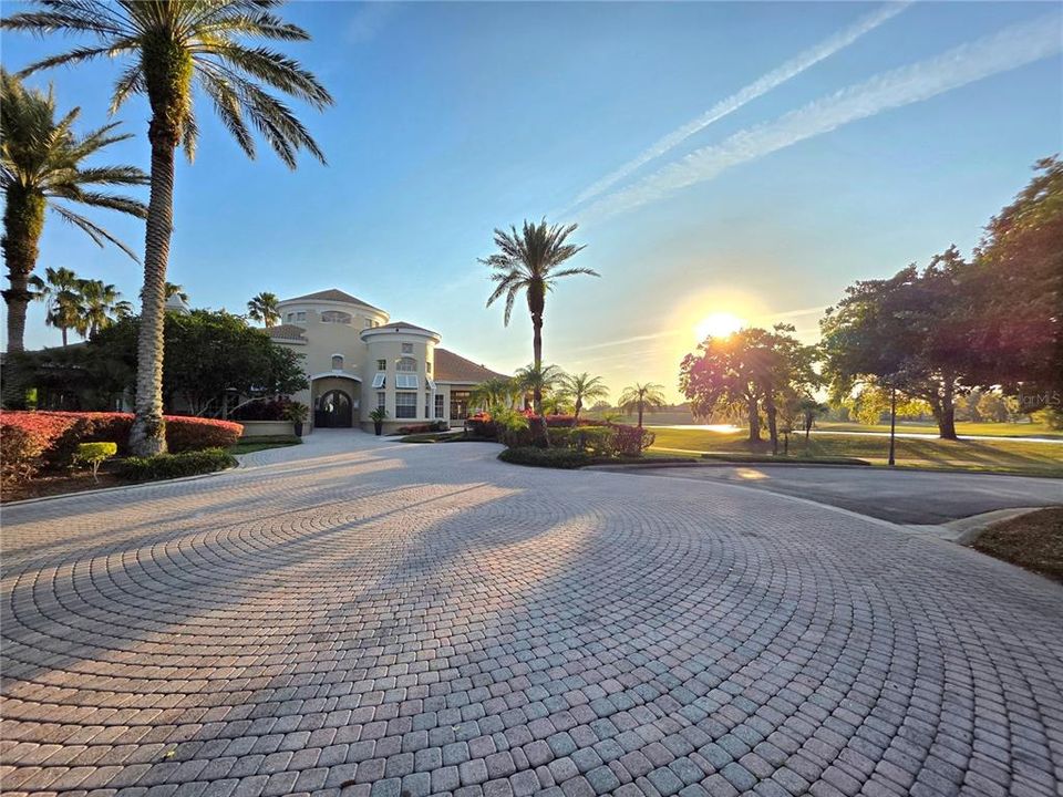 Active With Contract: $149,900 (1 beds, 1 baths, 842 Square Feet)