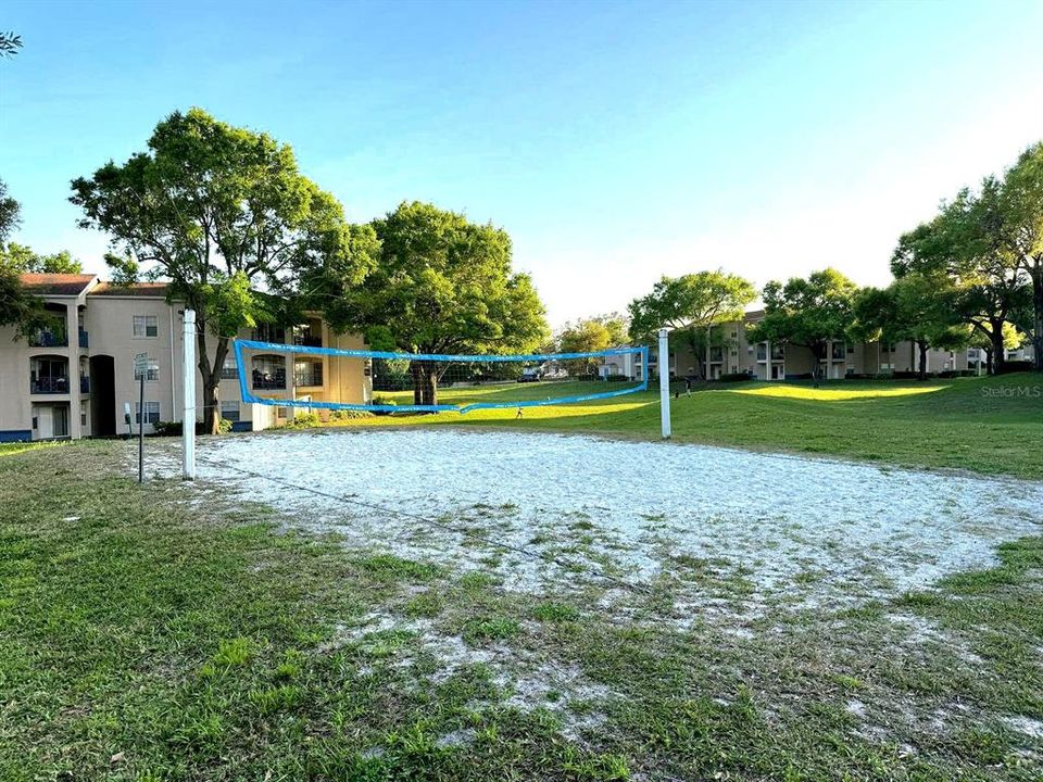 Active With Contract: $149,900 (1 beds, 1 baths, 842 Square Feet)